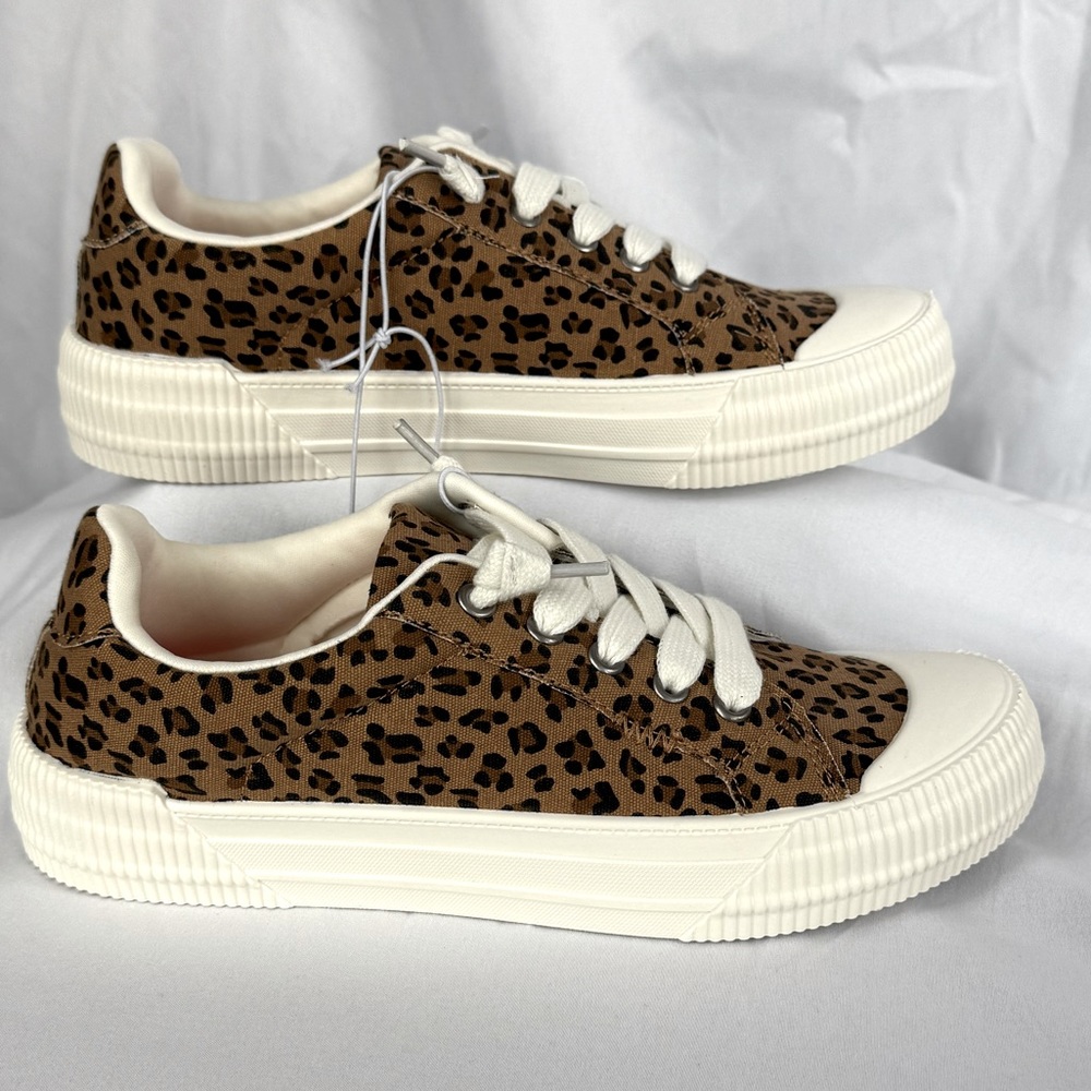 POP NIB Leopard, White Platform Slip-on Sneakers | 7 - Picture 4 of 16